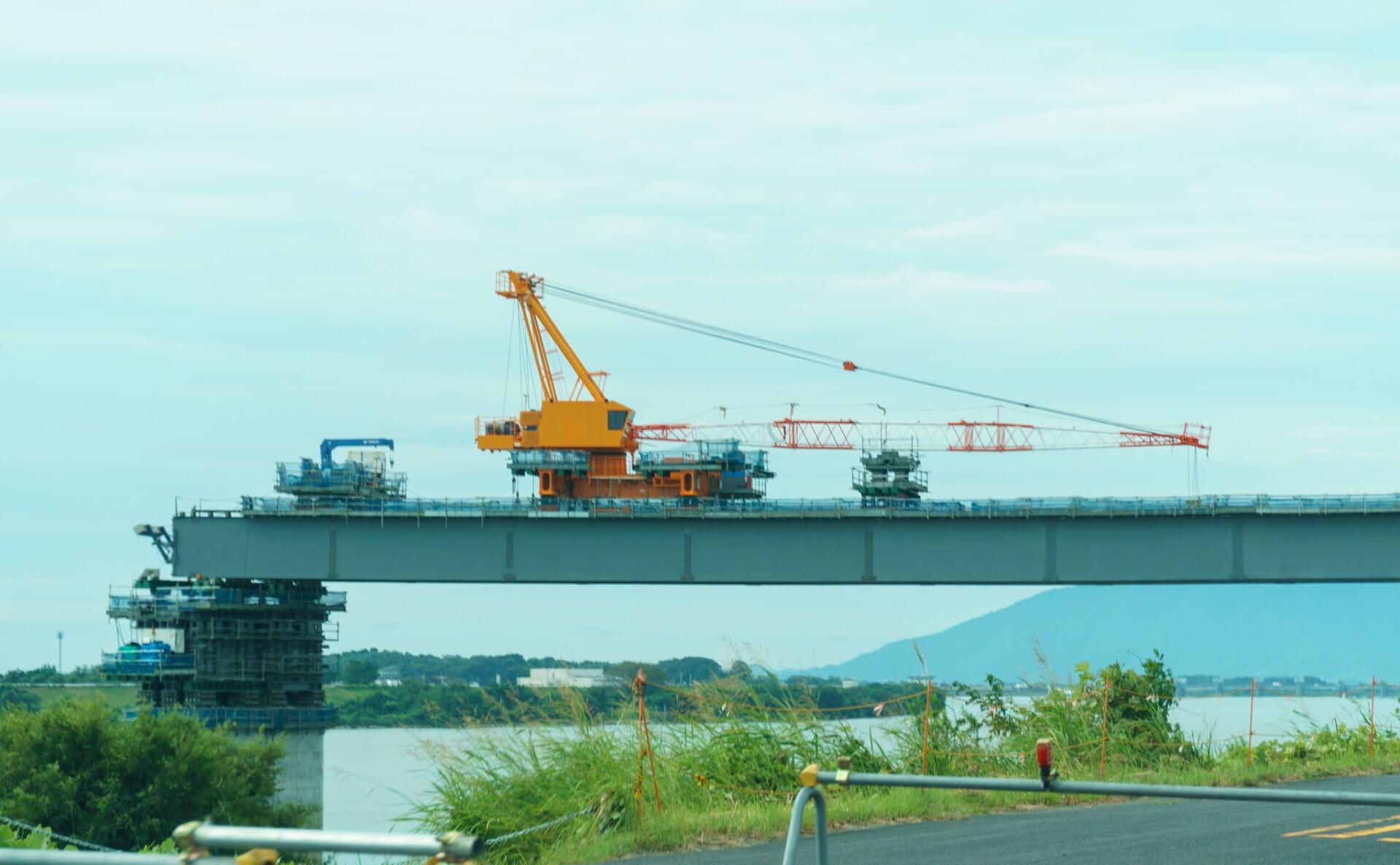 新濃尾大橋（仮称）の橋が少しずつその姿が見えるようになって来ました - コラム更新日記